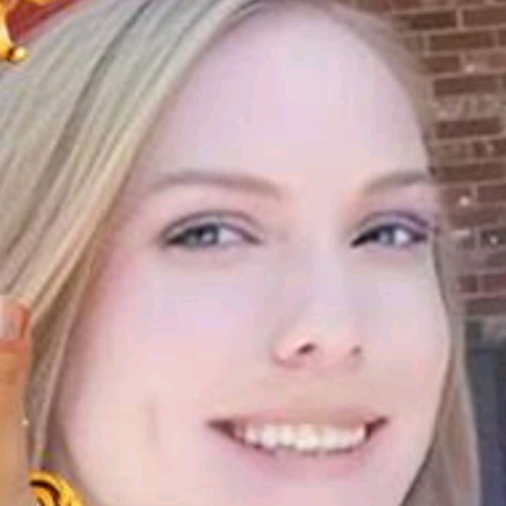 Meet your Posher, Holly